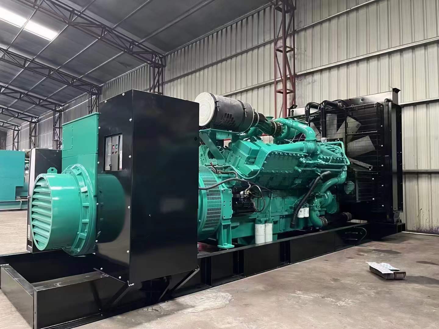 阿克塞如何降低 800kW 柴油发电机输出电流的波动？