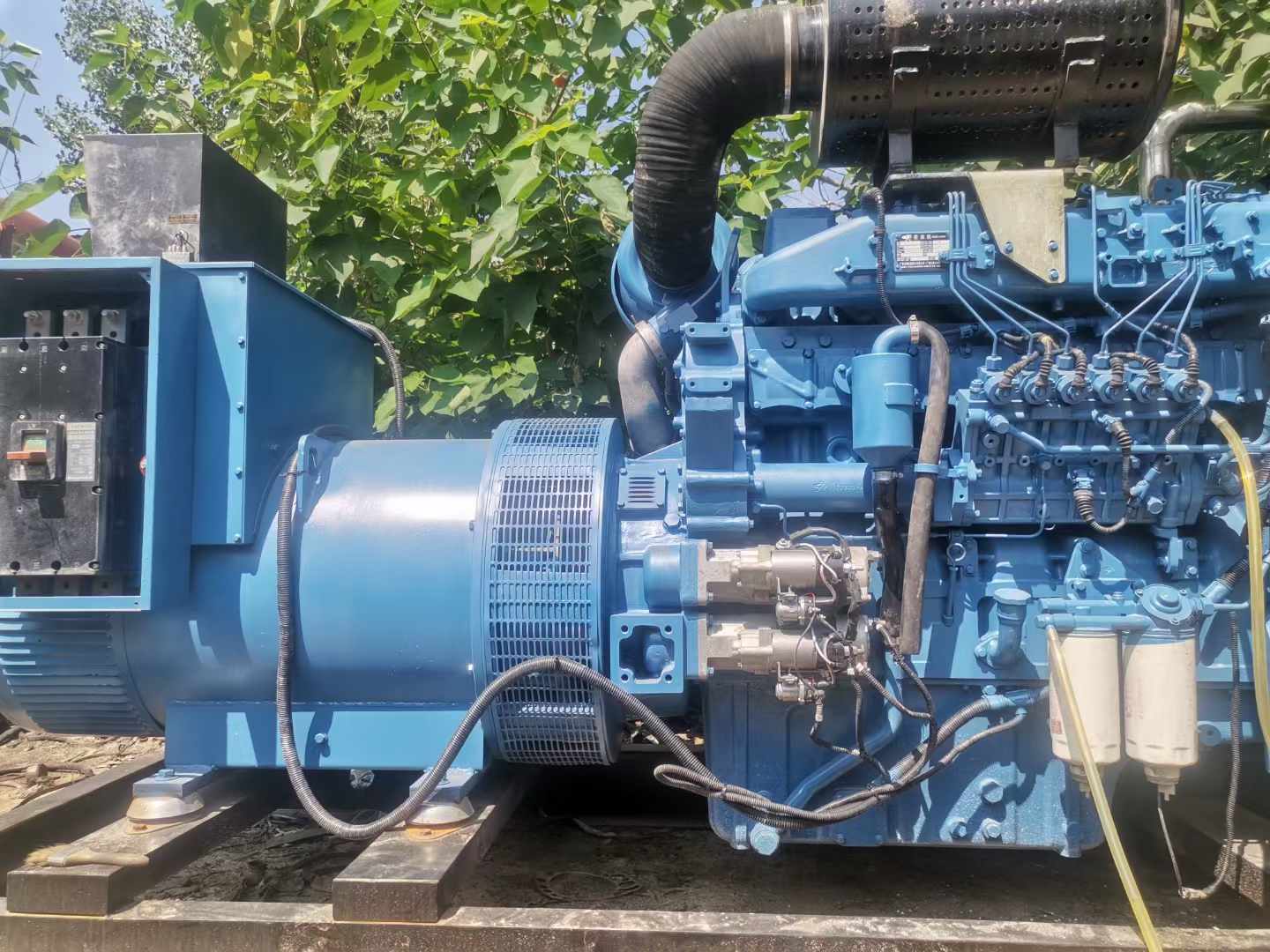 阿克塞详细说明降低 800kW 柴油发电机输出电流波动的方法