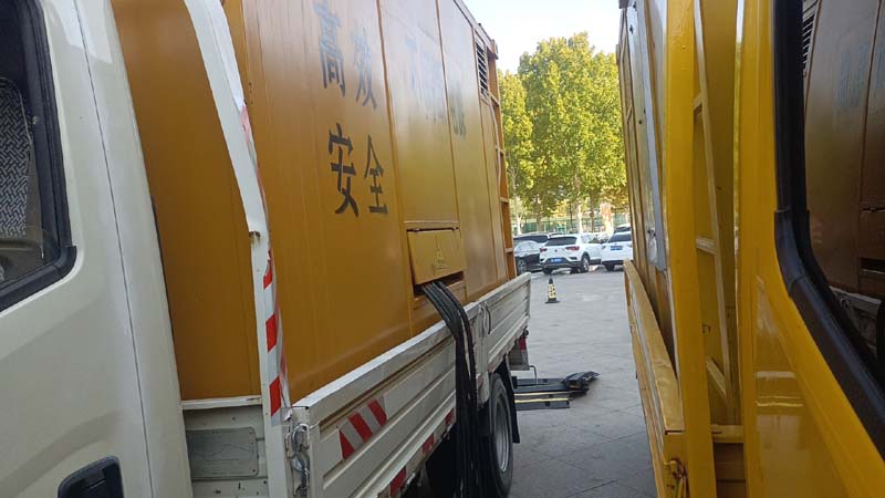 阿克塞如何判断柴油发电机组和UPS电源的切换时间是否符合要求？