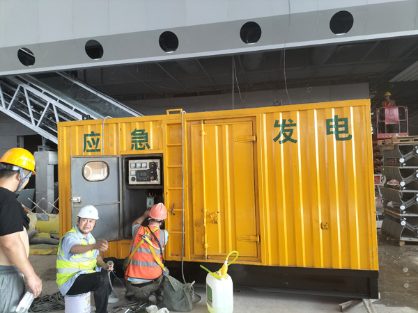 阿克塞怎样判断空气滤清器是否需要更换？